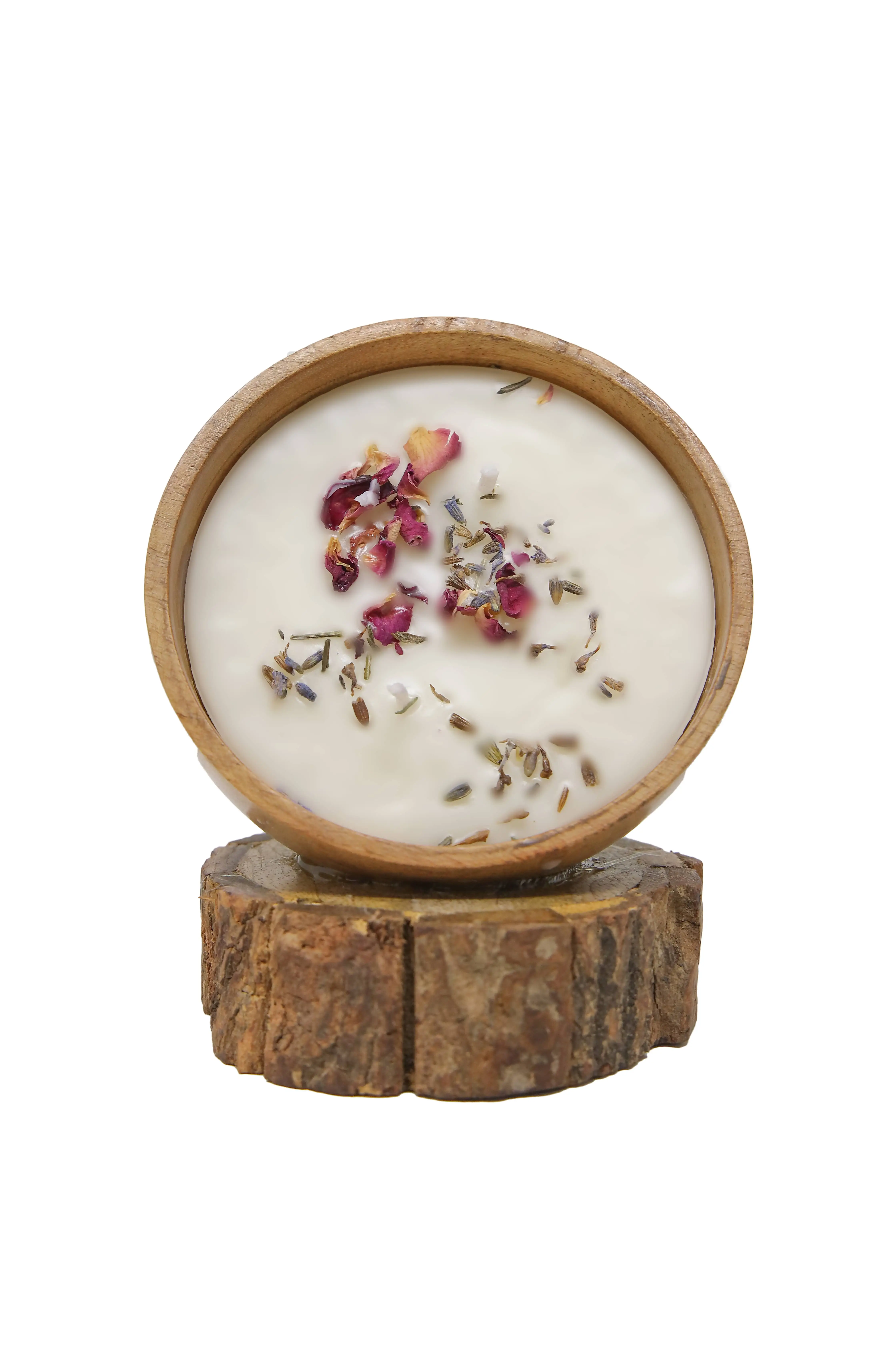 Aroma rose petals and lavender buds candle